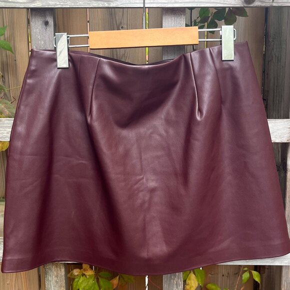 Dynamite Kylie Faux Leather Mini Skirt Dark Ruby Size L - Picture 5 of 5